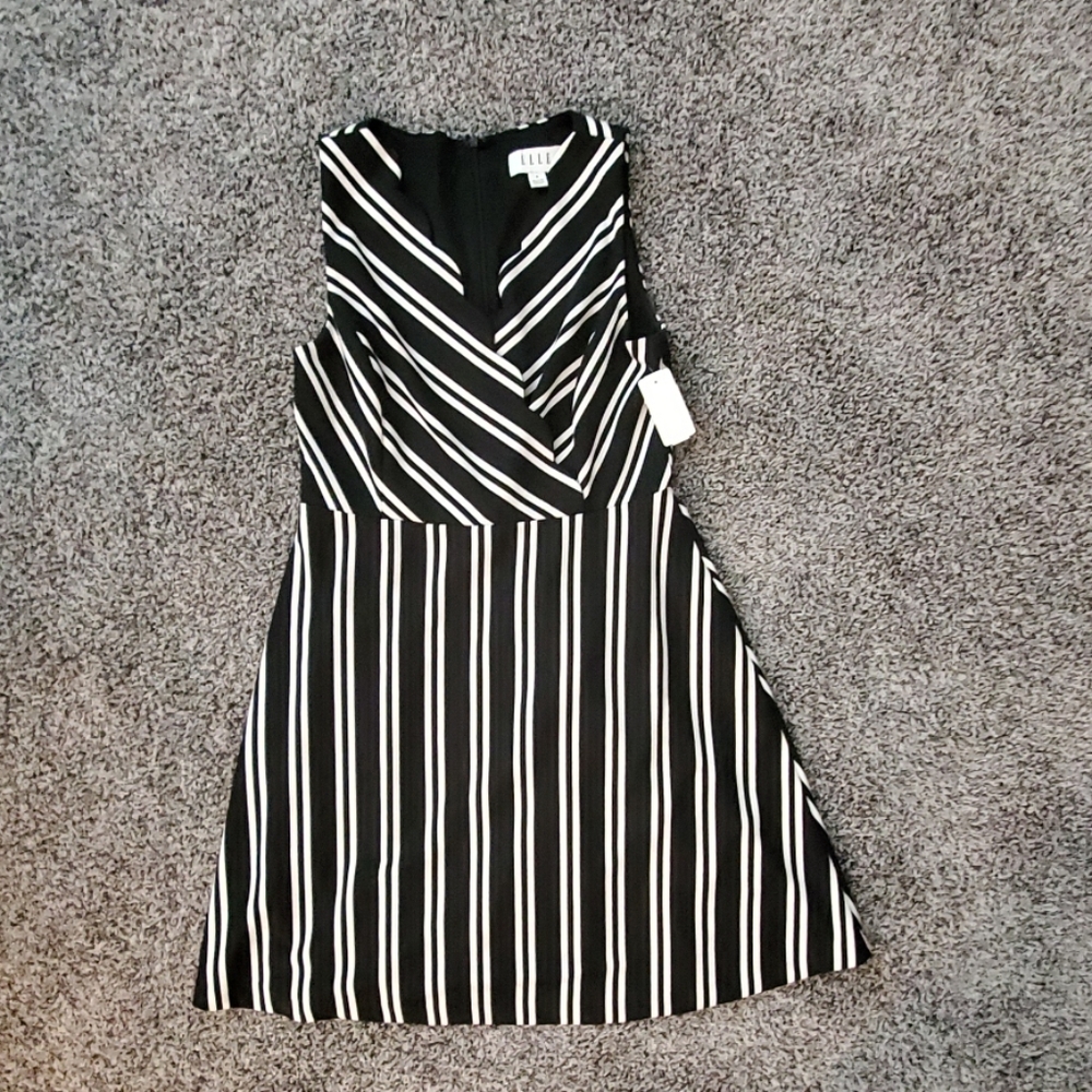 NWT Elle ladies dress size 4